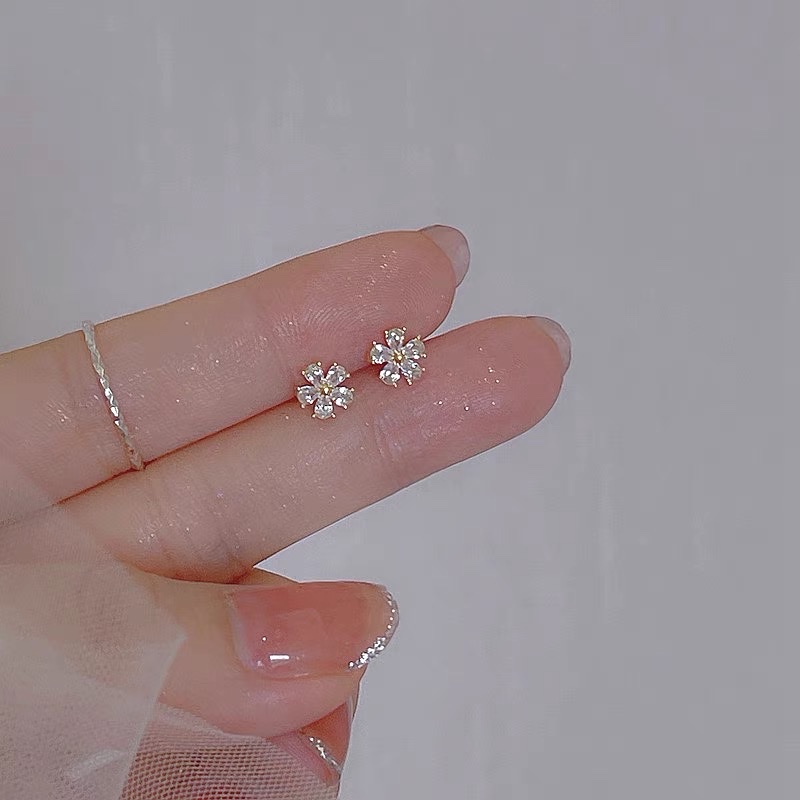 Mini Zircon stud earrings are exquisite, small, cute, fashionable and versatile