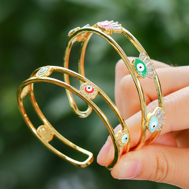 This 2022 best-selling new model of bracelet in Europe and America is a copper-plated 18k gold bracelet with slightly inlaid zircon and "Devil's Eye" in individual packaging detail image 4