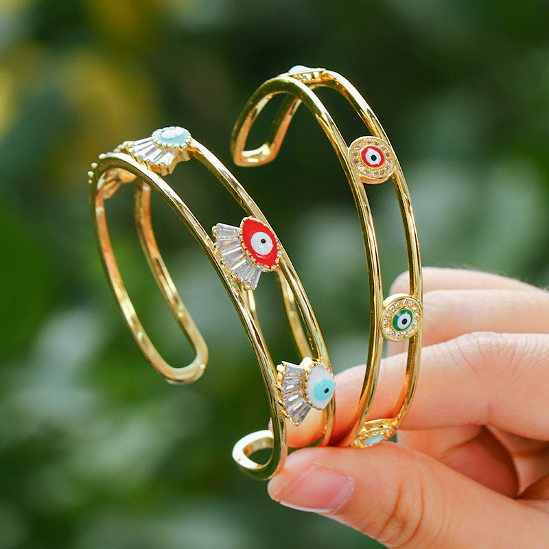 This 2022 best-selling new model of bracelet in Europe and America is a copper-plated 18k gold bracelet with slightly inlaid zircon and "Devil's Eye" in individual packaging detail image 6
