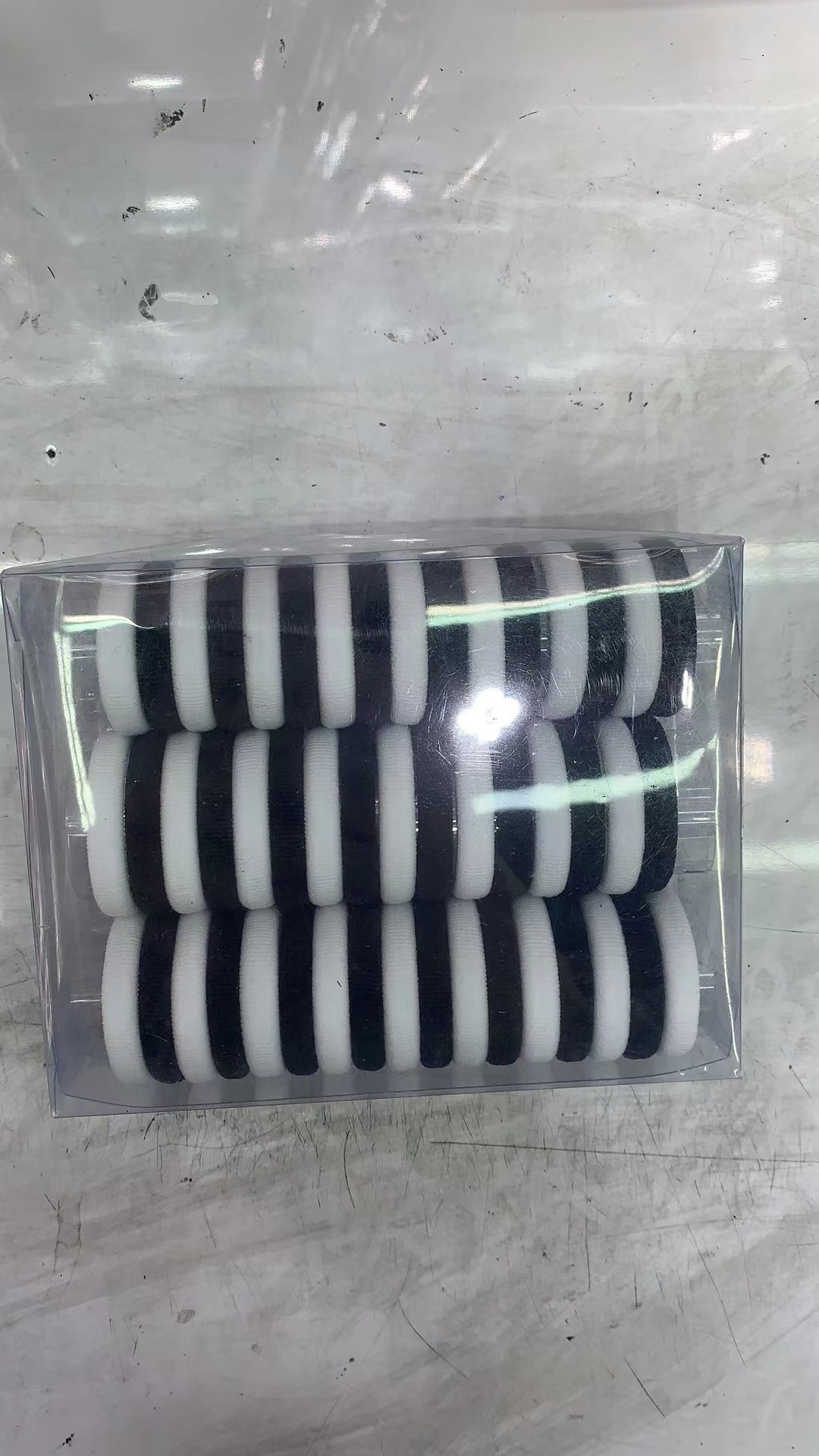 黑白色白底实物图