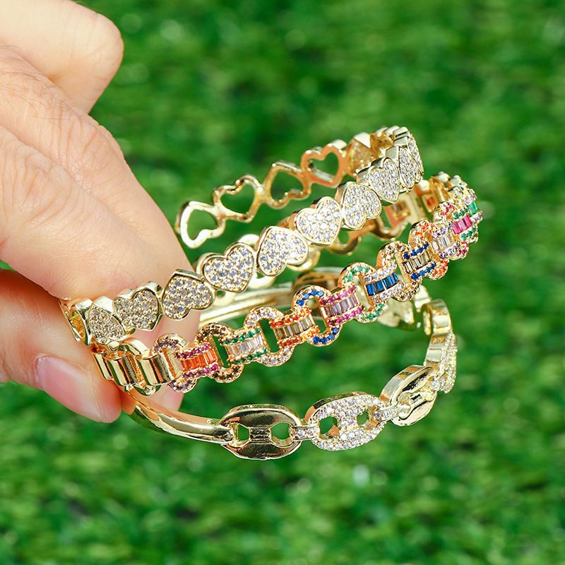 Copper-plated 18k gold slightly inlaid zircon heart-shaped bracelet, a best-selling product in Europe and America, 2022 new style bracelet, individual packaging Specification image