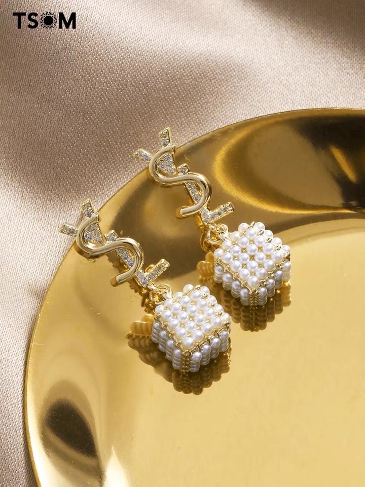 TSOM Pearl Unique Earrings for Women's Summer 2021 New style, elegant, grand, niche and light luxury earrings and earrings for 118 socialites