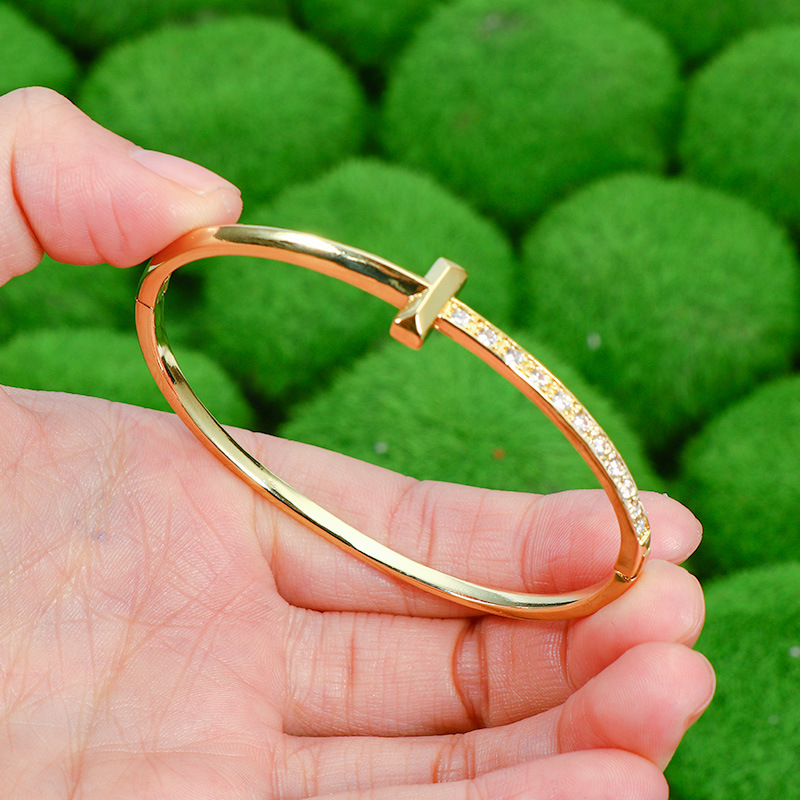The 2022 new model of copper bracelet with 18k gold plating and slightly inlaid zircon in Europe and America, individually packaged details Picture