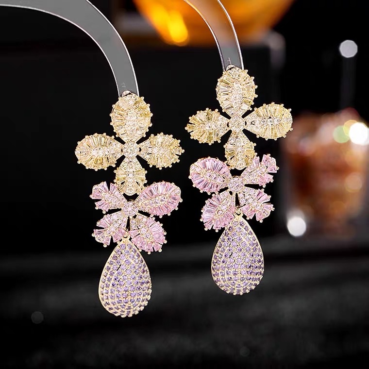 New dual-color heavy industry earrings 2022, fashionable and stylish, micro-inlaid zircon sweet flower 1123 water drop earrings for women