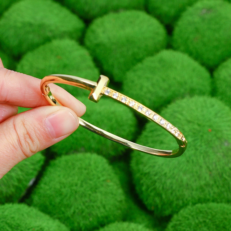 The 2022 new model of copper bracelet with 18k gold plating and slightly inlaid zircon in Europe and America, individually packaged detail image 3