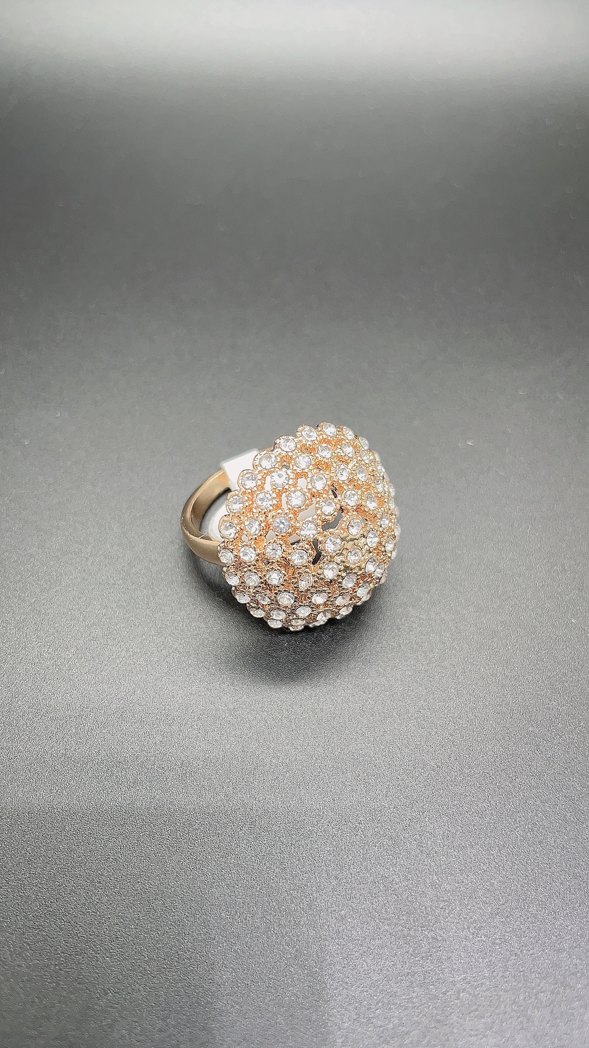 A round full-diamond alloy ring Specification image