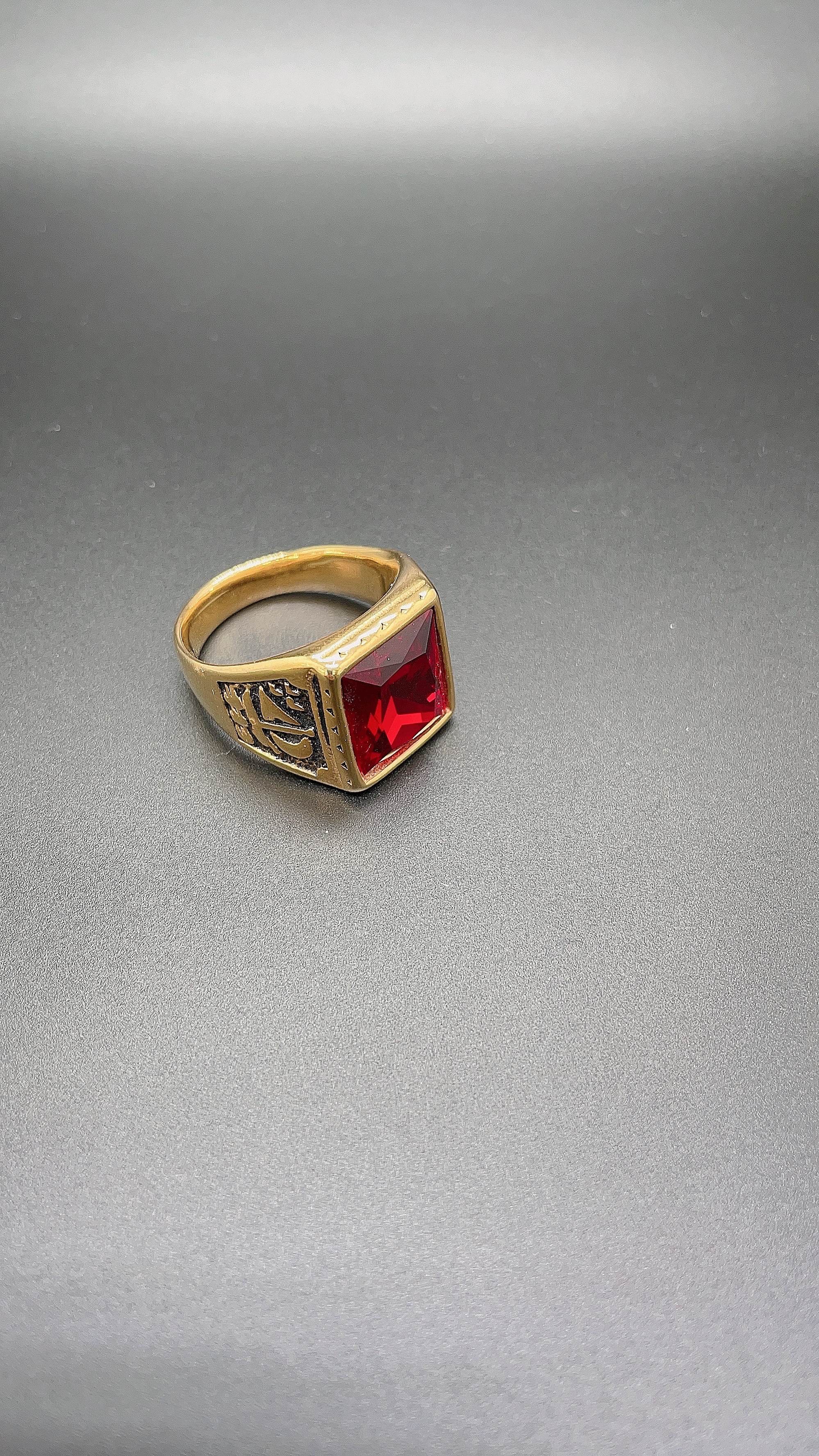 Alloy ancient gold men's ring Specification image