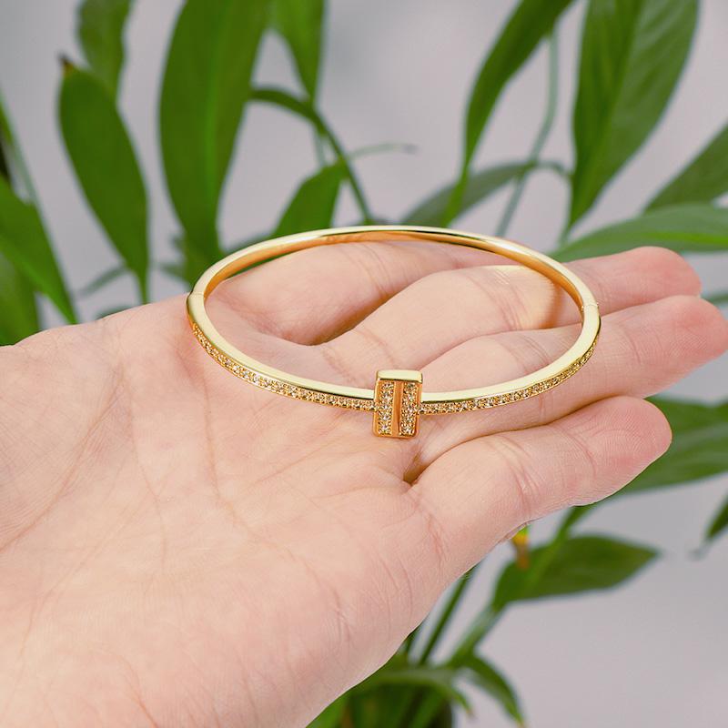 2022 New style jewelry: European and American copper inlaid zircon, personalized ins style light luxury rectangular diamond-encrusted bracelet detail image 2