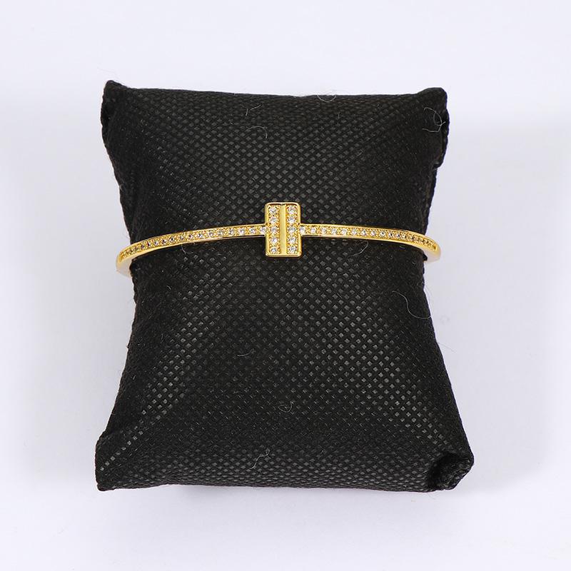 2022 New style jewelry: European and American copper inlaid zircon, personalized ins style light luxury rectangular diamond-encrusted bracelet detail image 5