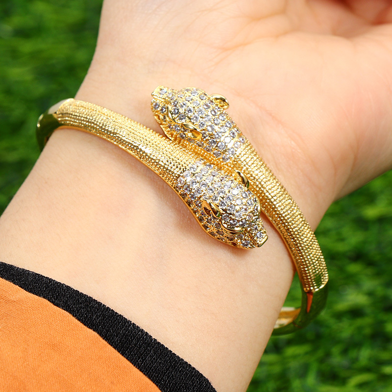 The 2022 new luxury copper-plated 18K gold zircon double-headed leopard bracelet, a bestseller in Europe and America Item Picture