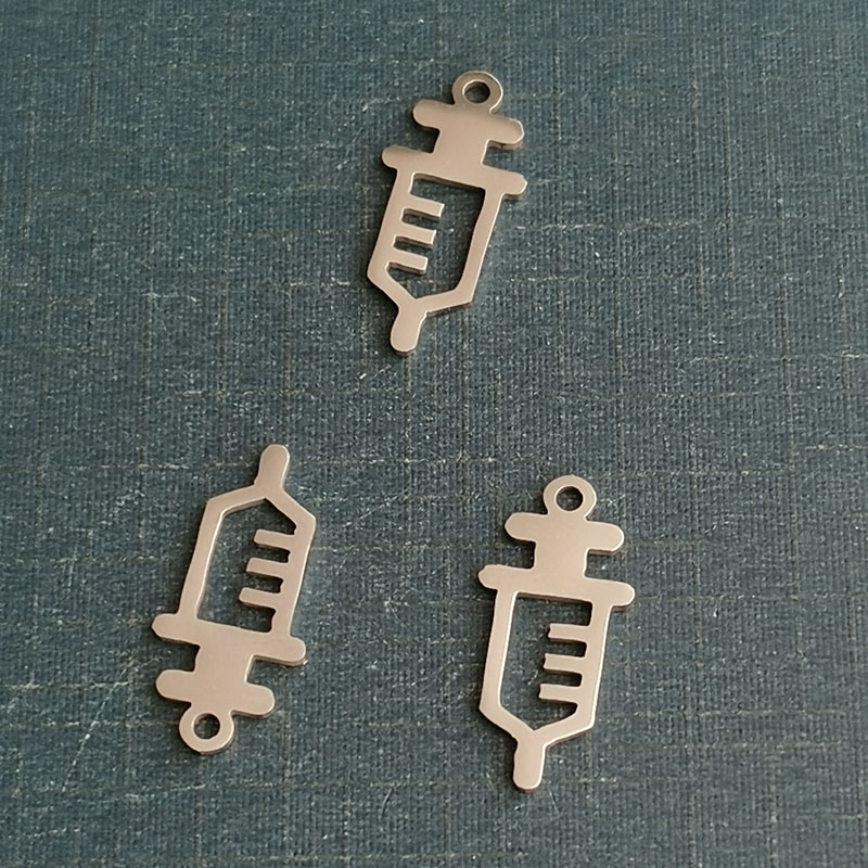 diy wholesale of popular foreign trade jewelry accessories, syringes, medical equipment, needle tubes, stainless steel necklaces, titanium steel pendants