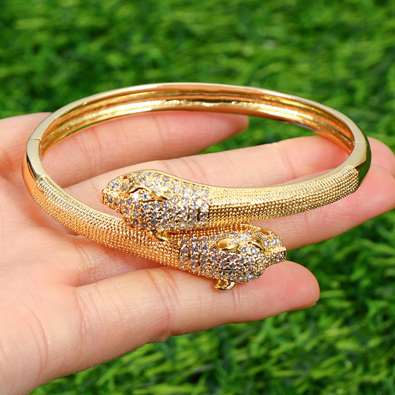The 2022 new luxury copper-plated 18K gold zircon double-headed leopard bracelet, a bestseller in Europe and America detail image 2