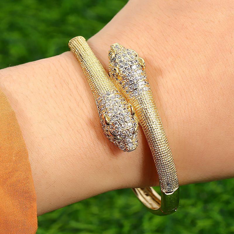 The 2022 new luxury copper-plated 18K gold zircon double-headed leopard bracelet, a bestseller in Europe and America Application Scenario