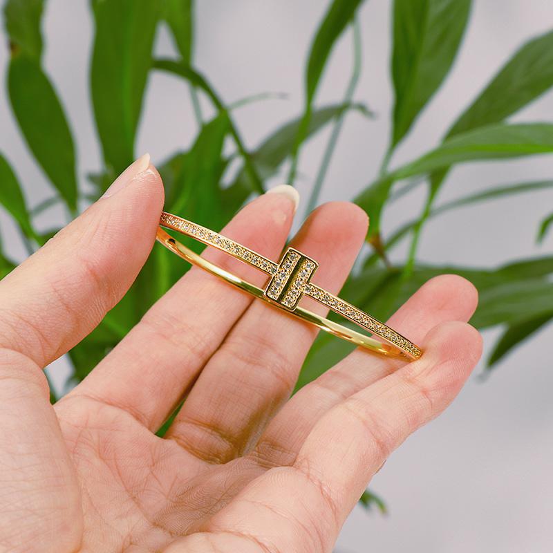 2022 New style jewelry: European and American copper inlaid zircon, personalized ins style light luxury rectangular diamond-encrusted bracelet details Picture