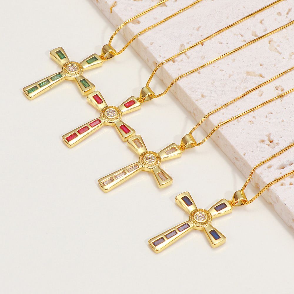 The 2022 cross-border new gemstone pendant necklace is in a fashionable and ins style with gemstones set inside