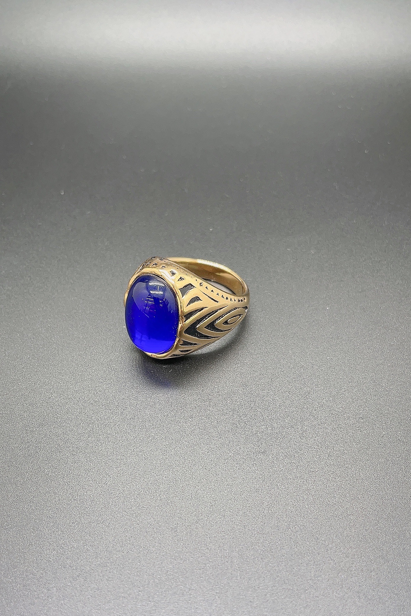 Ancient gold alloy ring Specification image