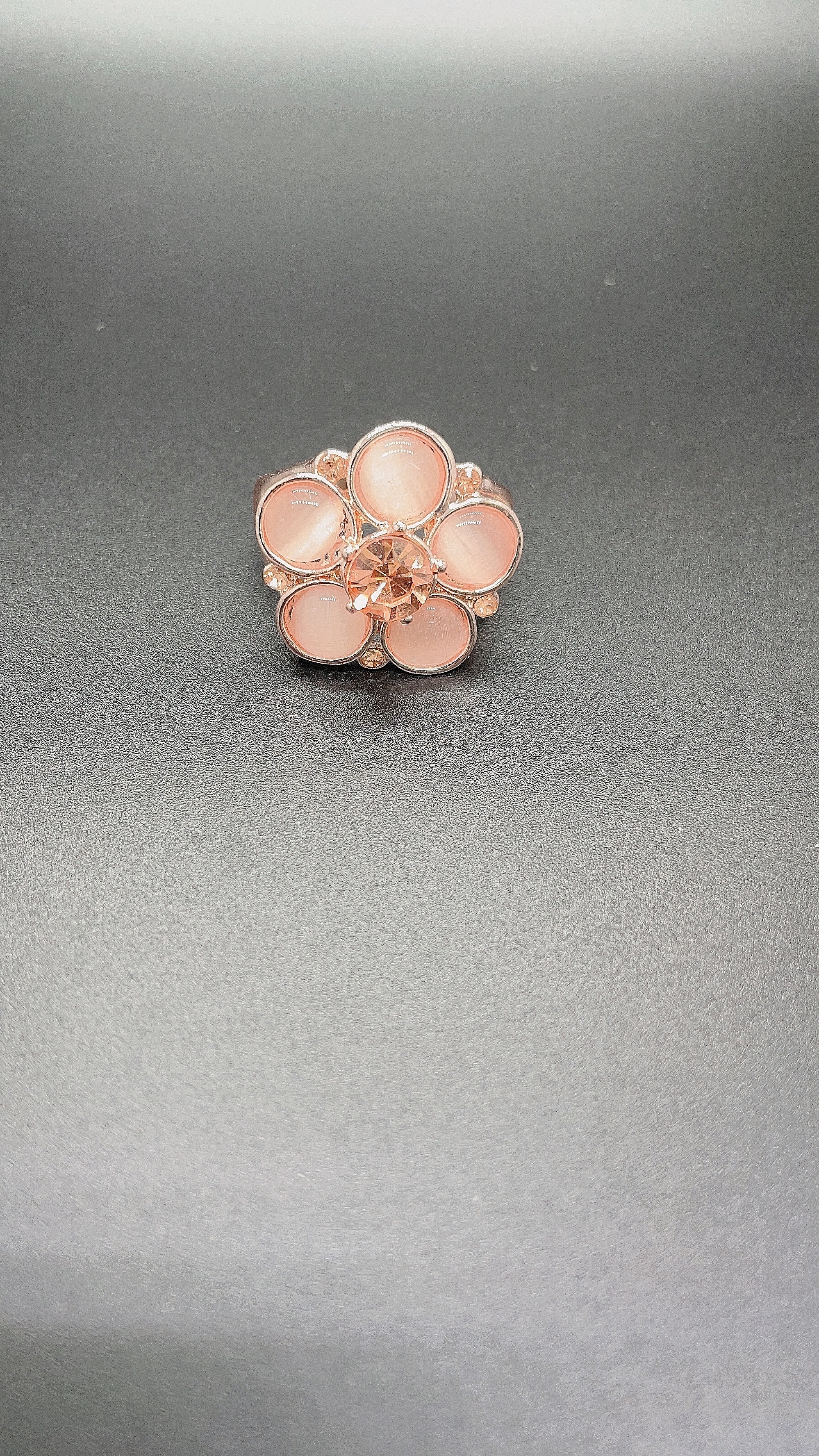 Cat's eye stone alloy ring