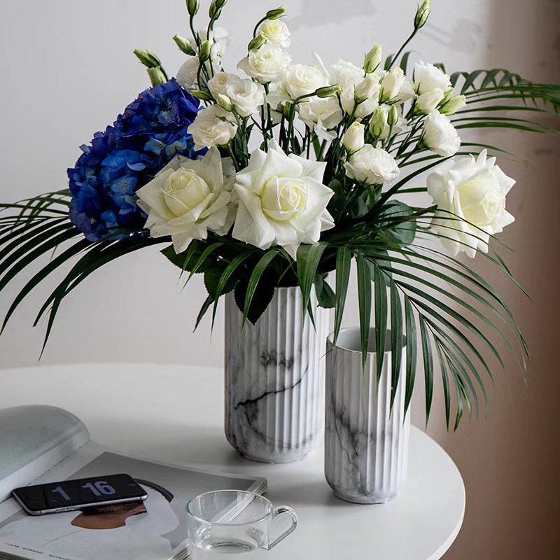 Nordic-style living room, marble-patterned ceramic vases, home furnishings, dining table, TV cabinet decoration