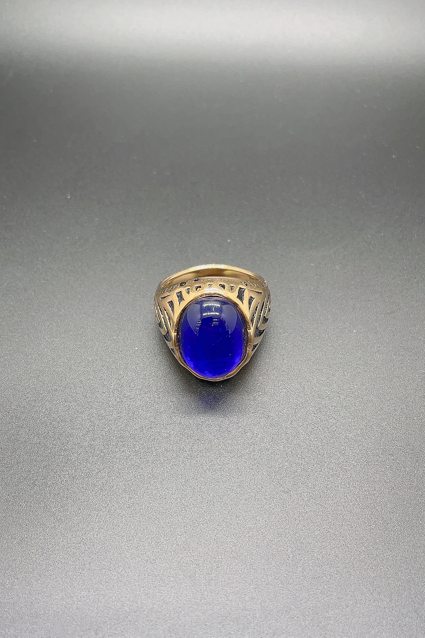 Ancient gold alloy ring details Picture