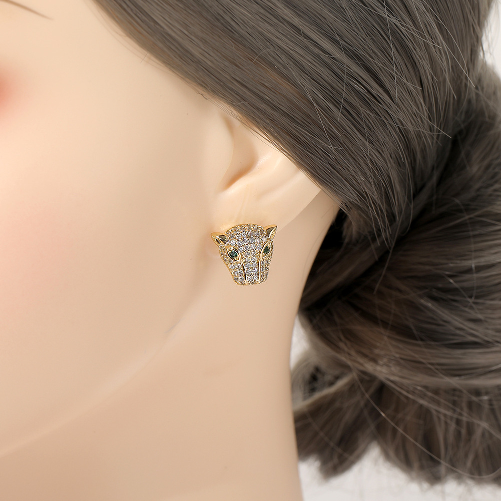 Mexican hot-selling copper micro-inset jewelry supply: Exaggerated leopard stud earrings, hip-hop personality earrings, ins style earrings Application Scenario