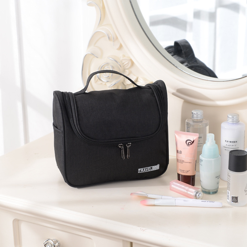 Travel toiletry bag with hook, portable makeup bag, large capacity, simple storage bag, business trip bag Application Scenario
