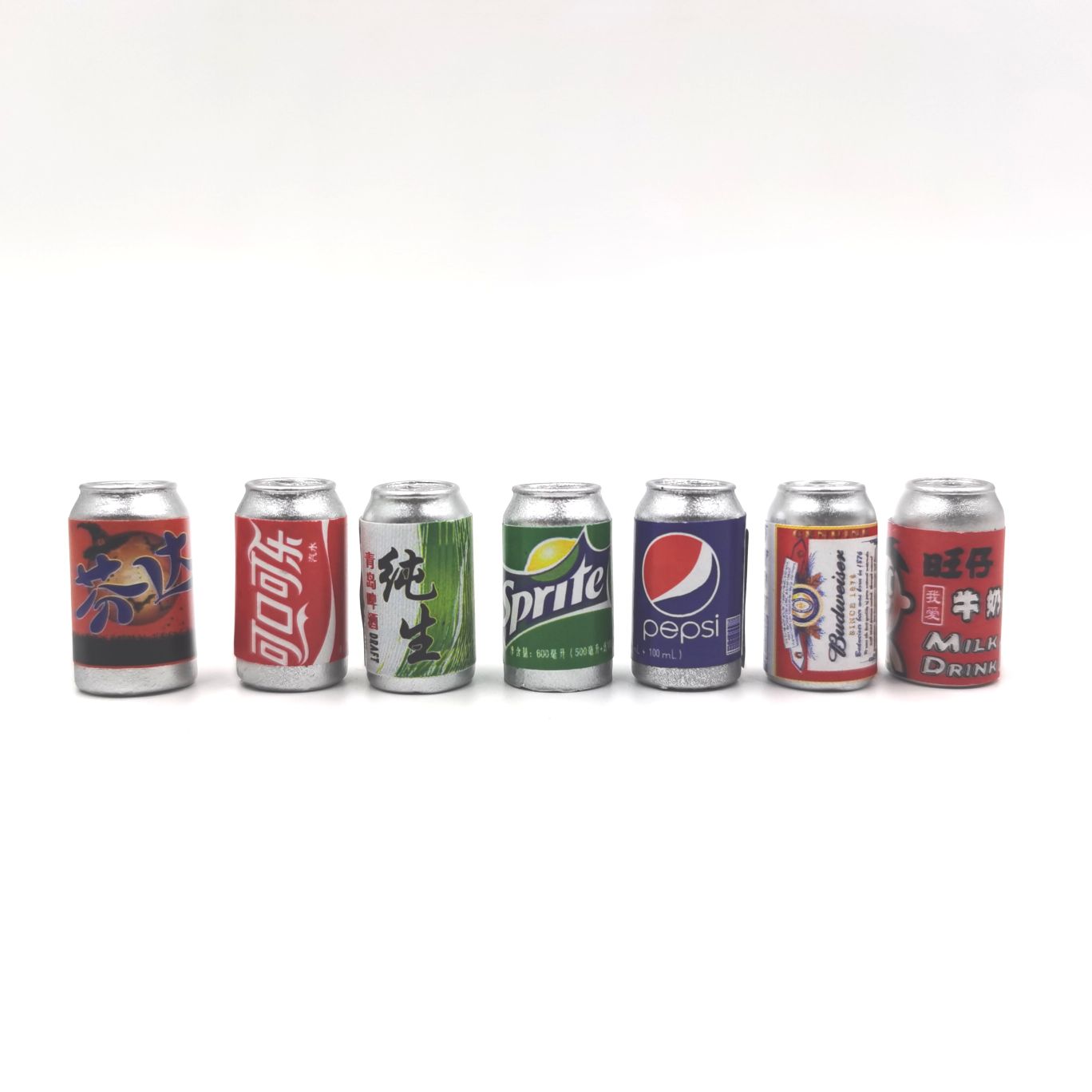 Bottle simulation food toys, DIY accessories, house play, mobile phone stickers, refrigerator stickers, wall stickers, decorative accessories, hanging pieces Application Scenario