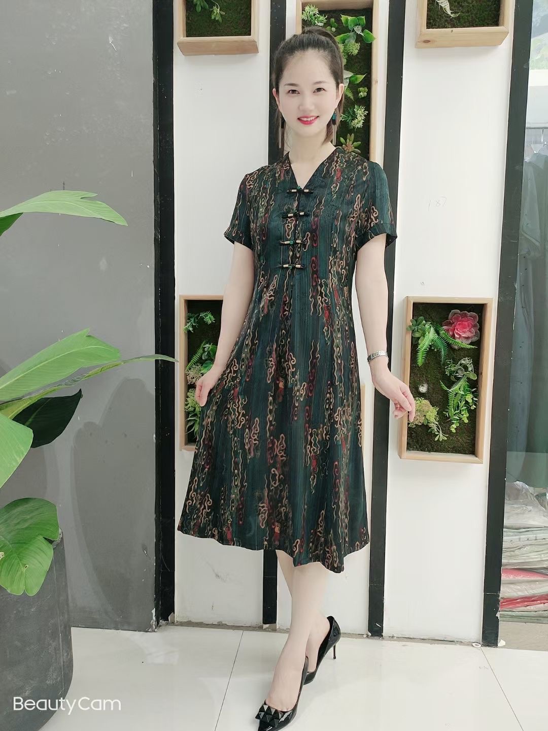 Dress flower details Picture