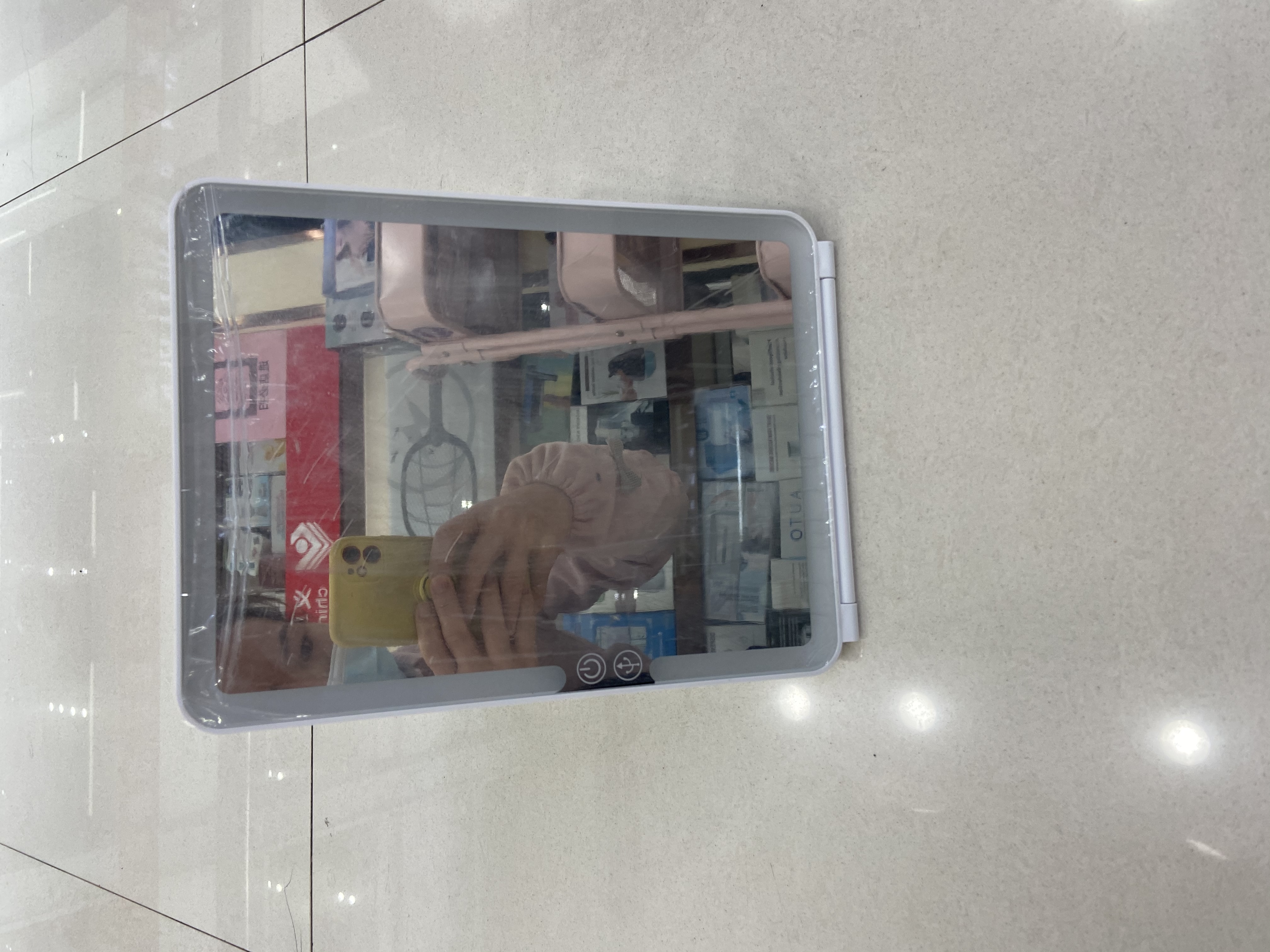 Flip-top makeup mirror Specification image
