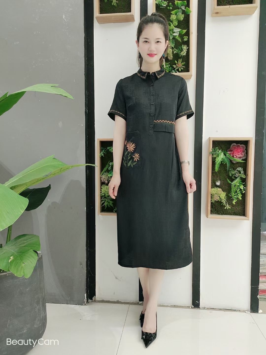 Black dress details Picture