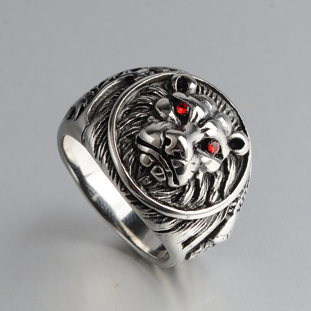European and American punk-style stainless steel lion head casting ring, animal men's personalized stainless steel ring details Picture