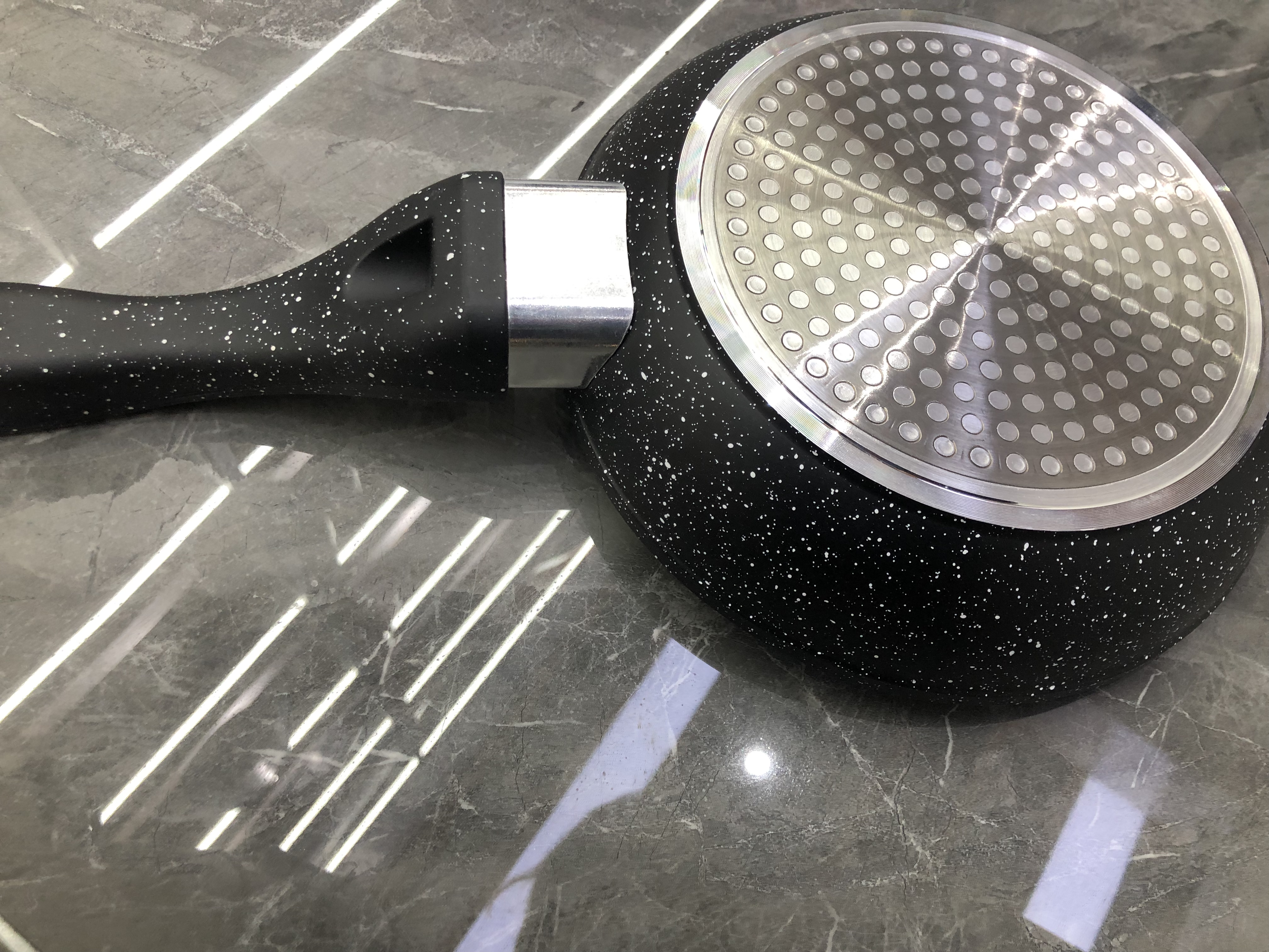 A 24cm marble frying pan