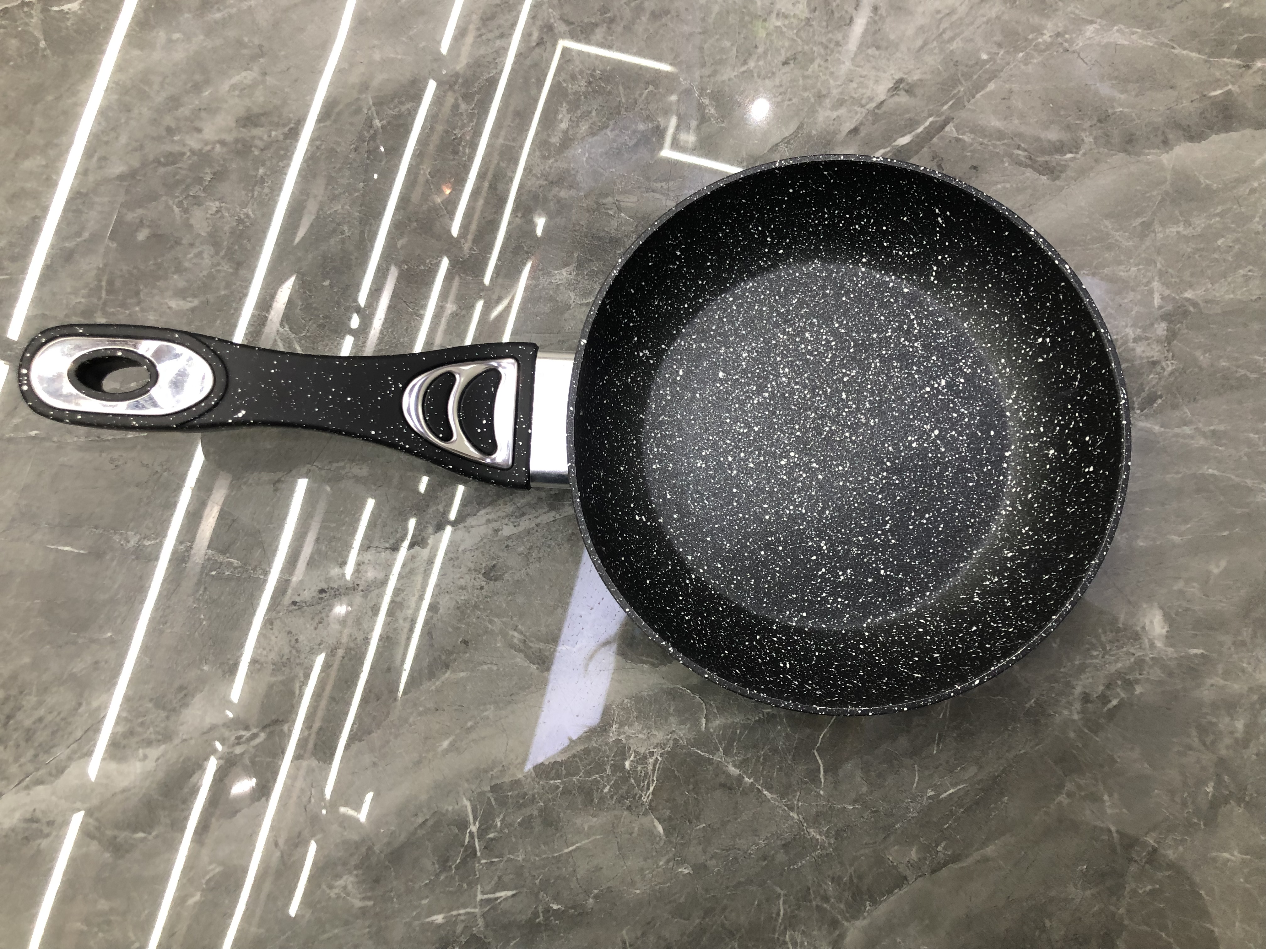 A 24cm marble frying pan Specification image