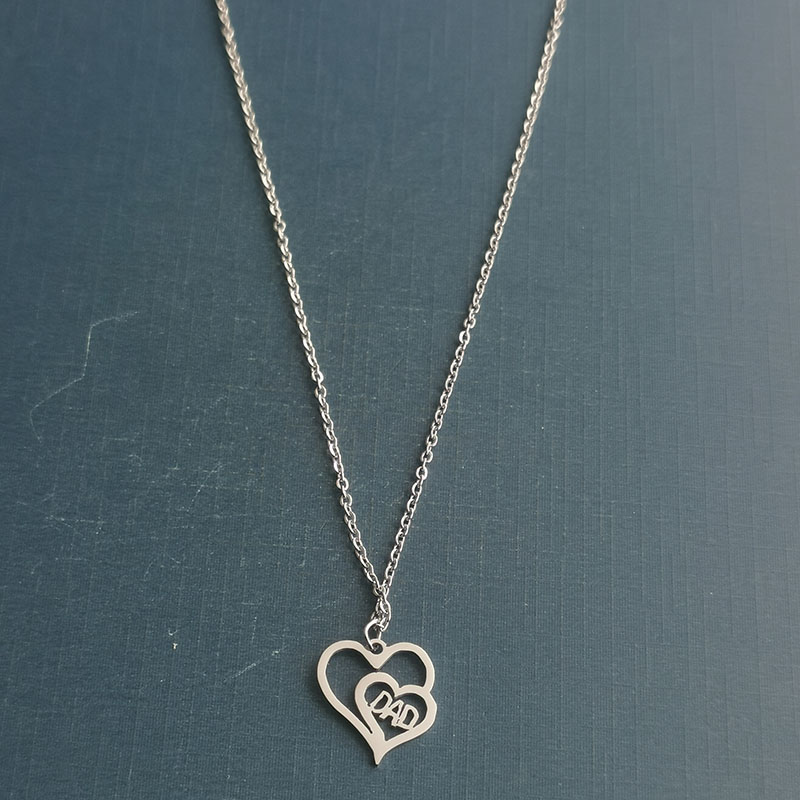 Amazon bestseller dad hollow titanium steel necklace, simple and elegant, stainless steel collarbone chain manufacturer in stock wholesale detail image 3