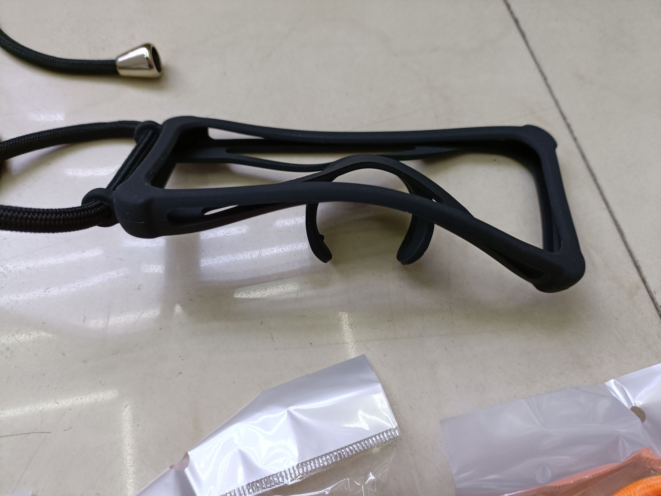ويمكن ربط جميع الهواتف الخلوية المزودة بأجهزة ربط السيليكا ذات الرقائق النابض Item Picture