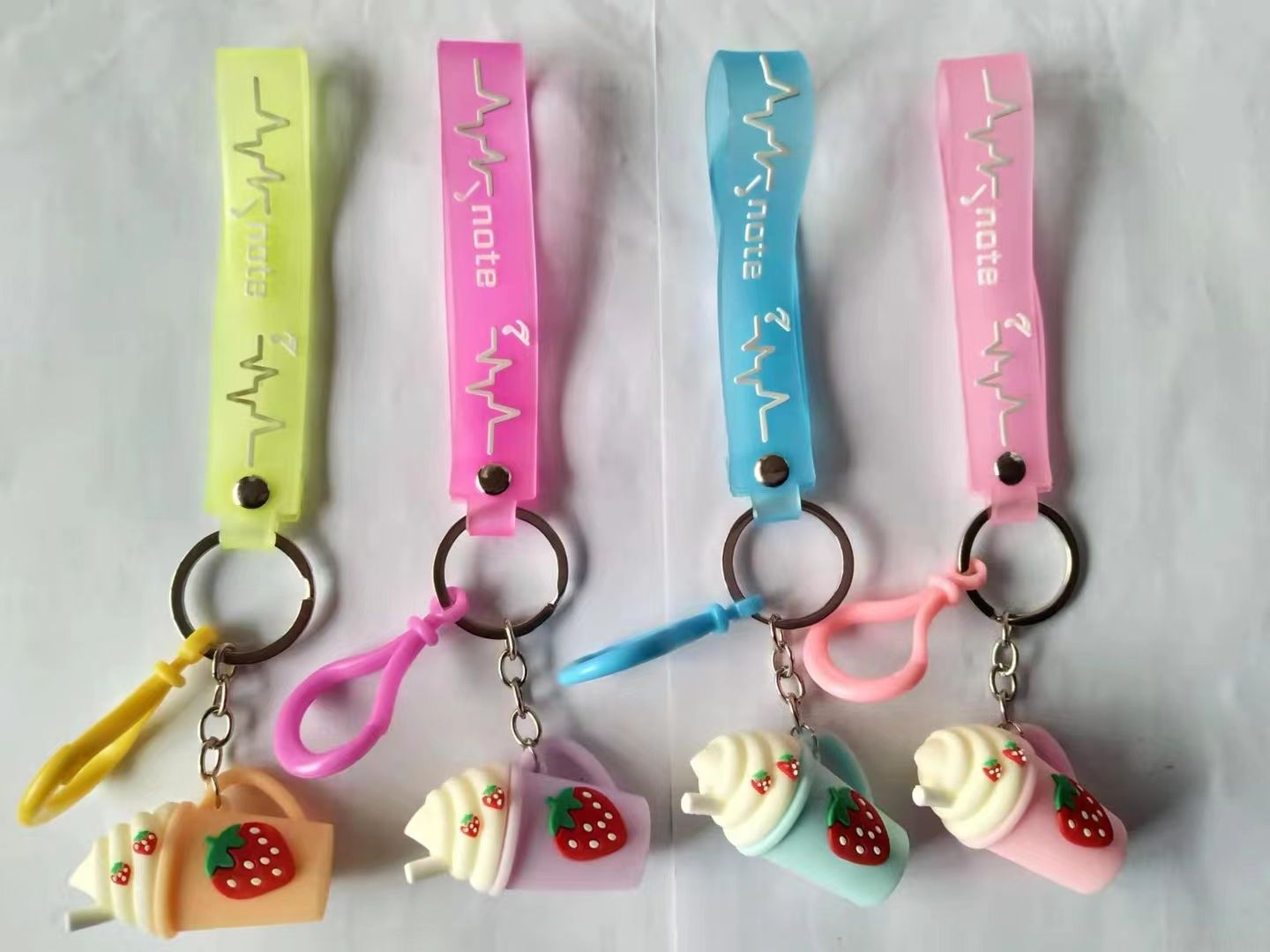A three-piece ice cream set with a keychain and a string, mixed together