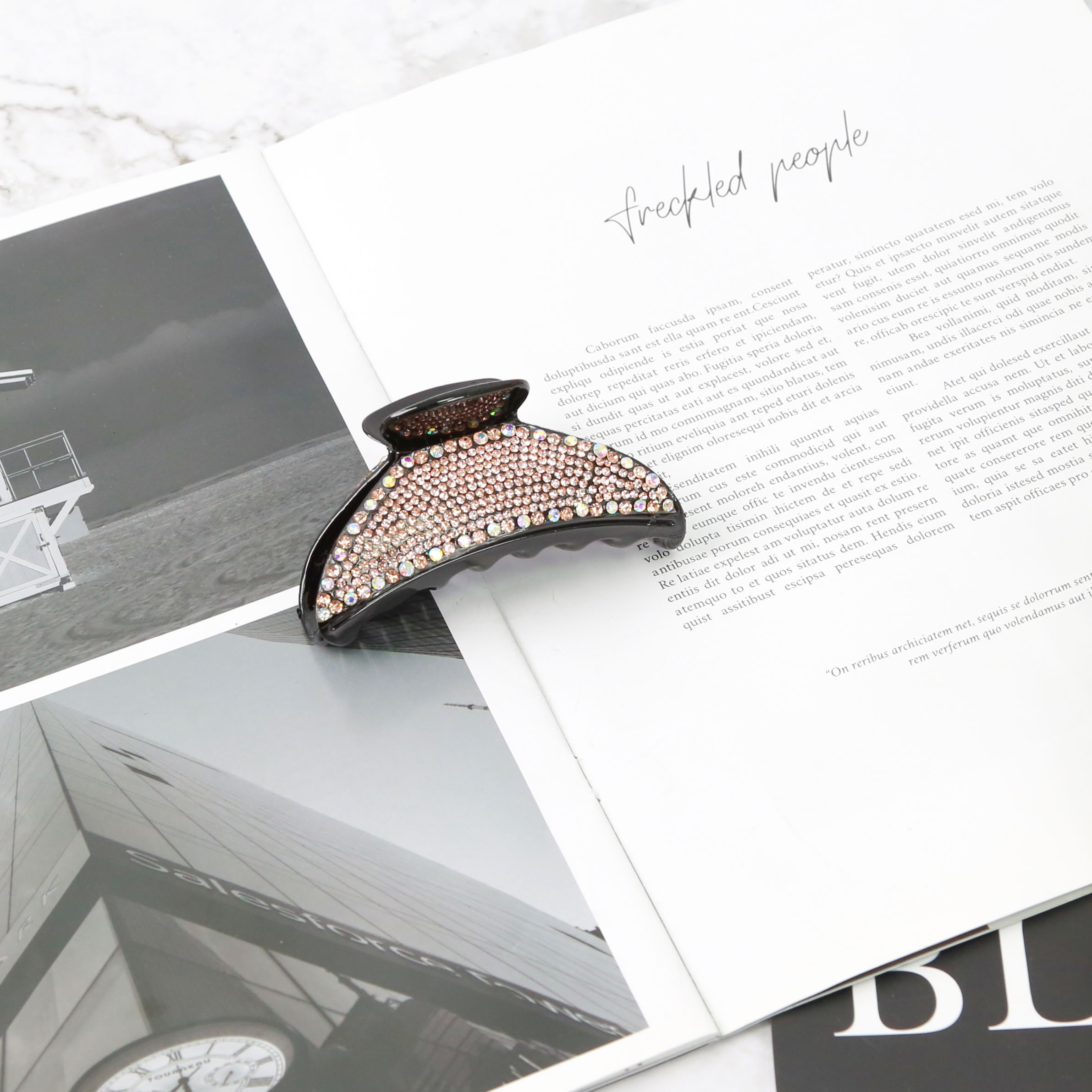 The same style of hair accessories as Dongdaemun in South Korea: women's hair clips, rhinestone, elegant and stylish, hairpin, updo, hairpin, shark clip headwear Specification image