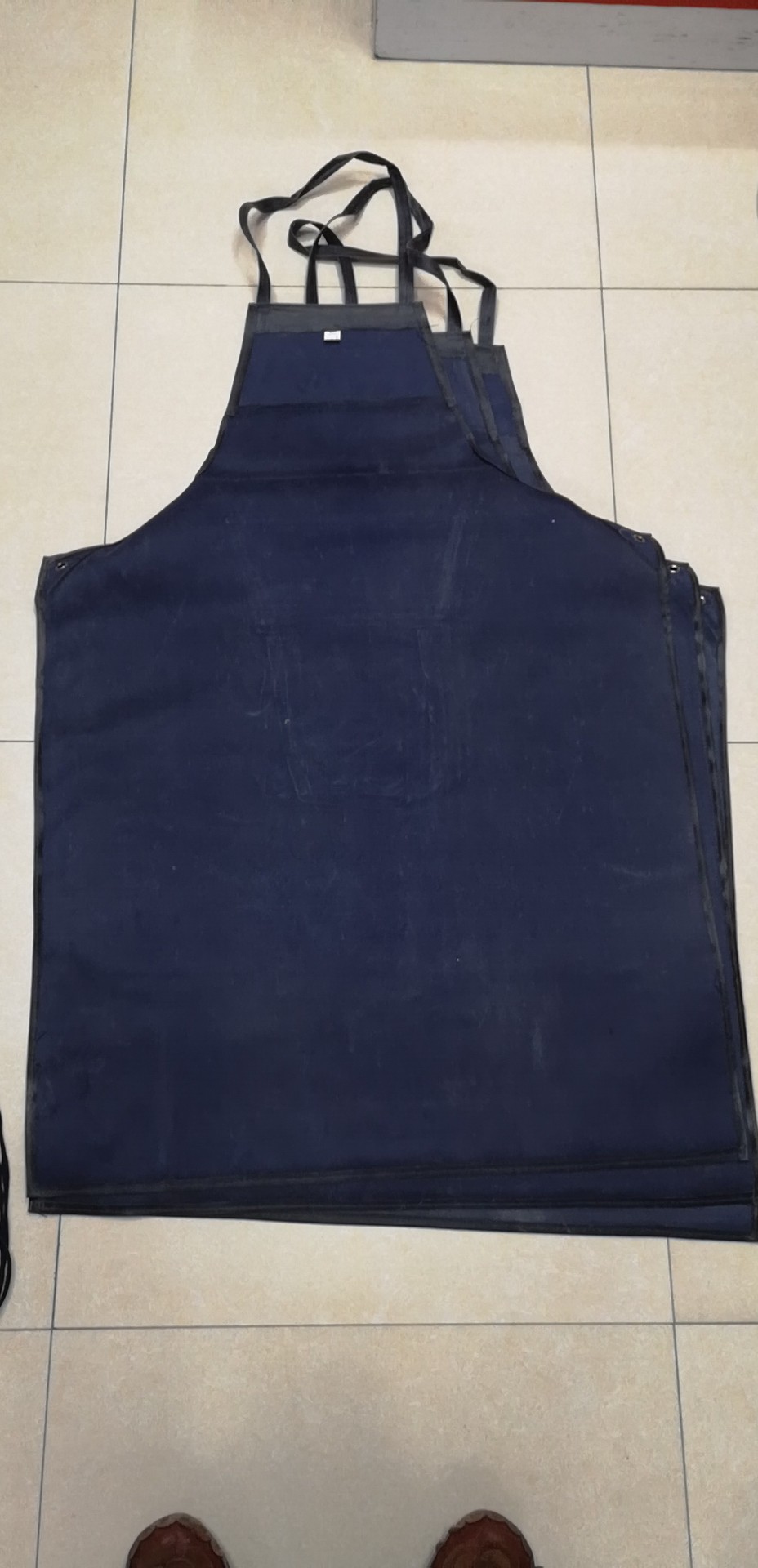 蓝色耐酸碱皮围裙防护围裙劳保工作皮围裙详情图1