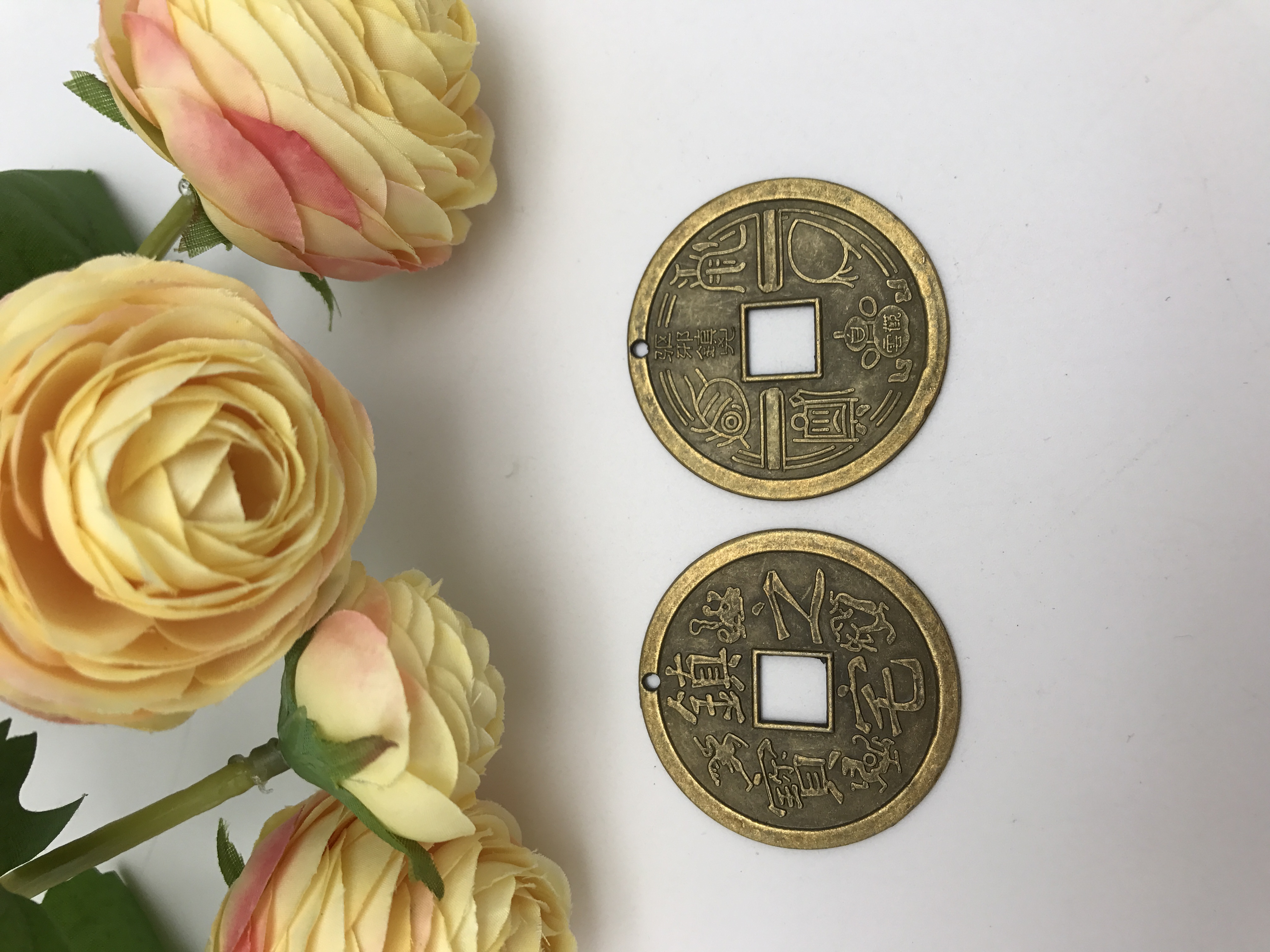 Wholesale of metal handicraft accessories, alloy materials, 4-centimeter copper coins for warding off evil spirits details Picture