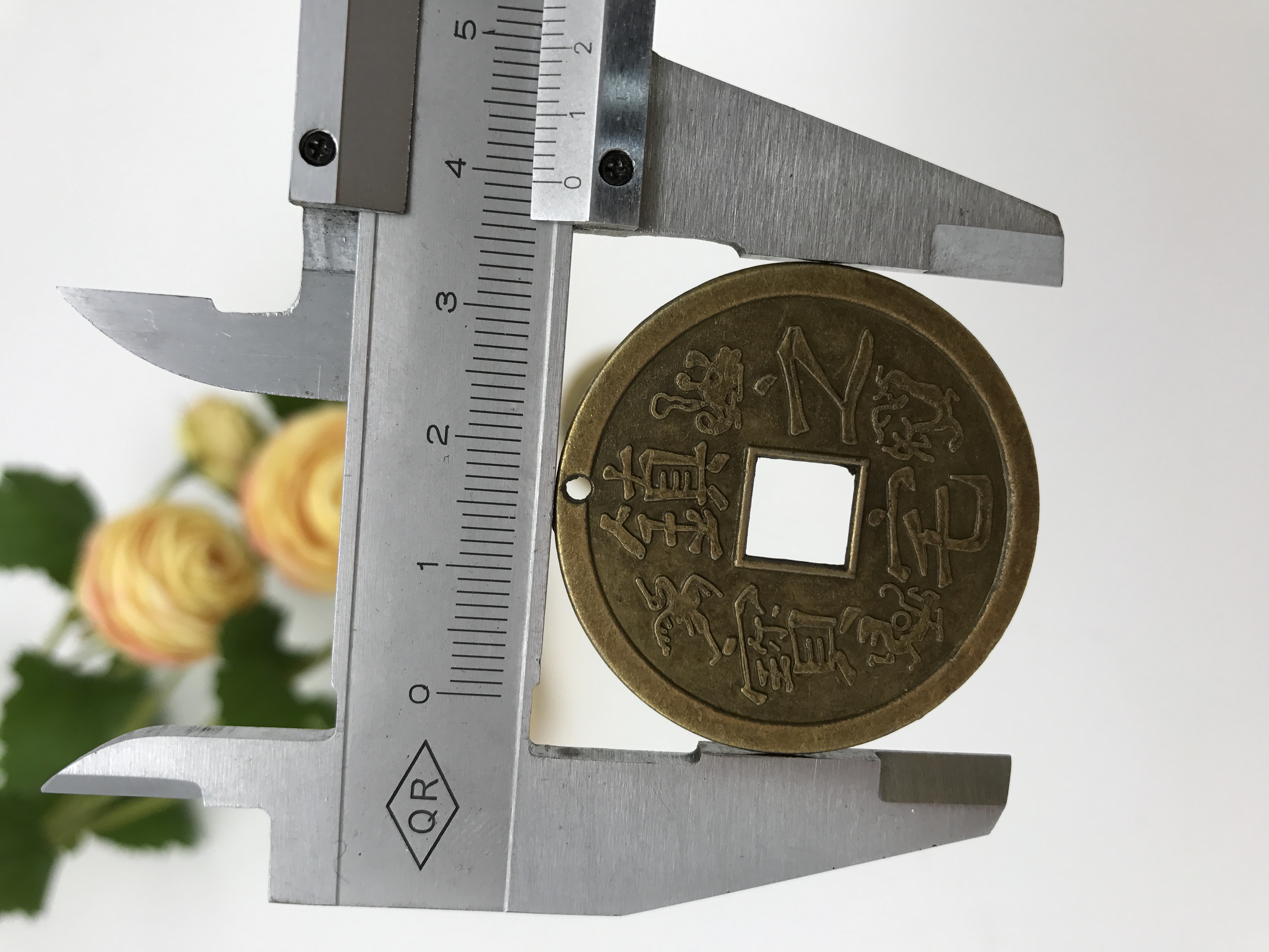 Wholesale of metal handicraft accessories, alloy materials, 4-centimeter copper coins for warding off evil spirits Specification image
