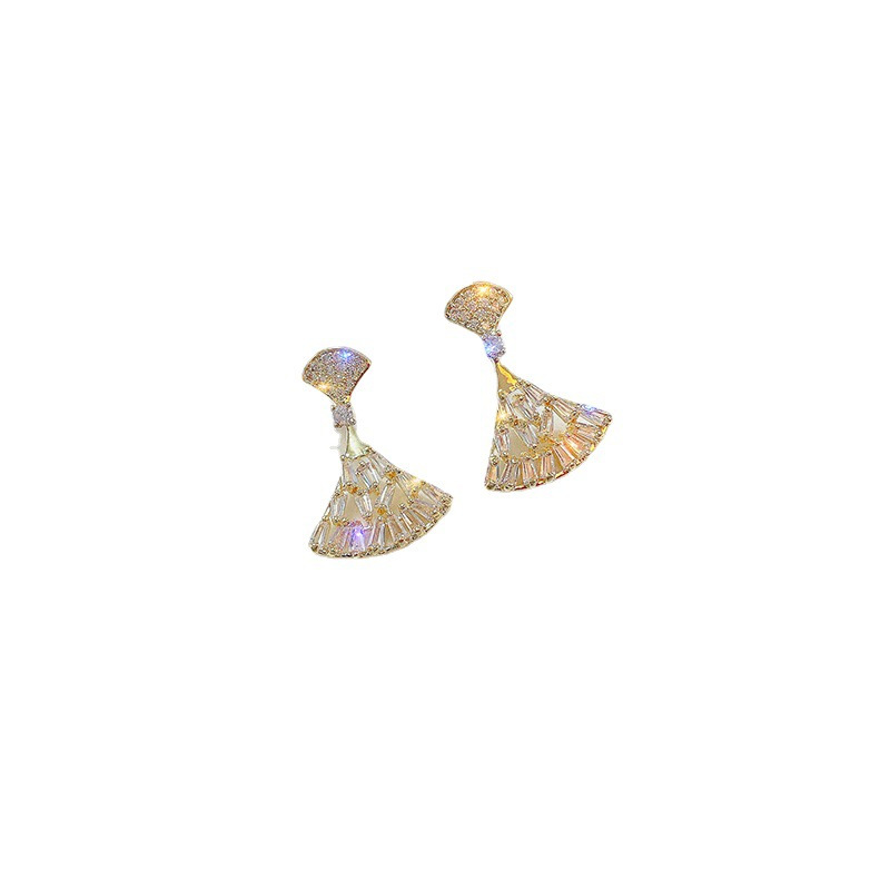 Japanese and Korean diamond silver needle stud earrings, small and fashionable earring feel, light luxury fan-shaped temperament, small dress, zircon earrings Application Scenario