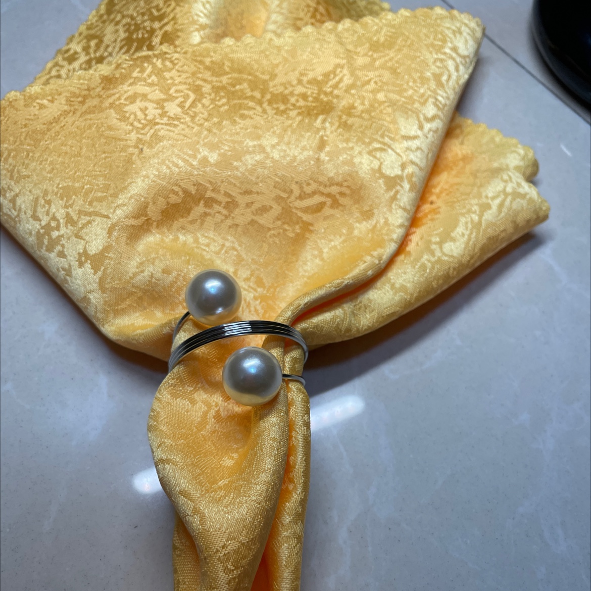 Pearl ginseng towel rings, napkin buckles, hotel tableware decorations, accessories.