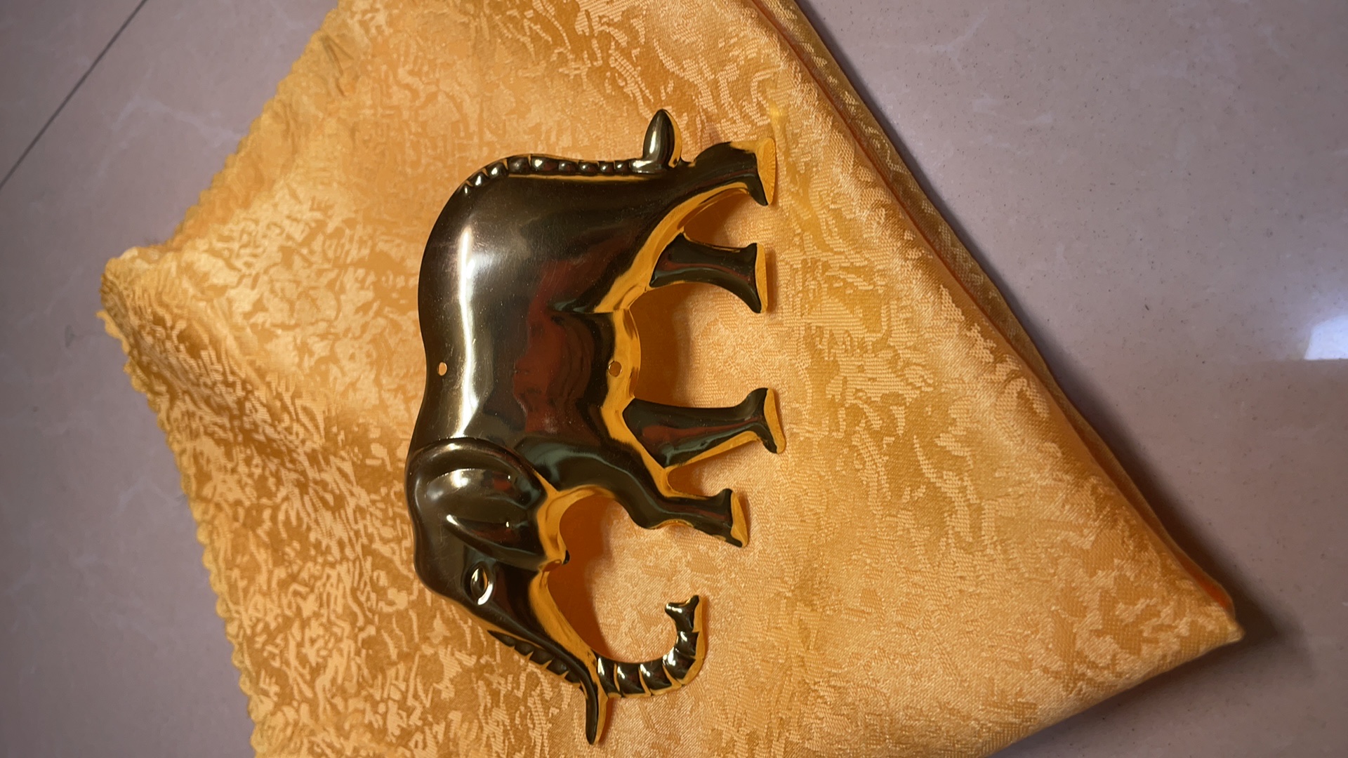 Elephant napkin buttons, napkin rings. Accessories, wedding supplies, hotel decorations. Application Scenario