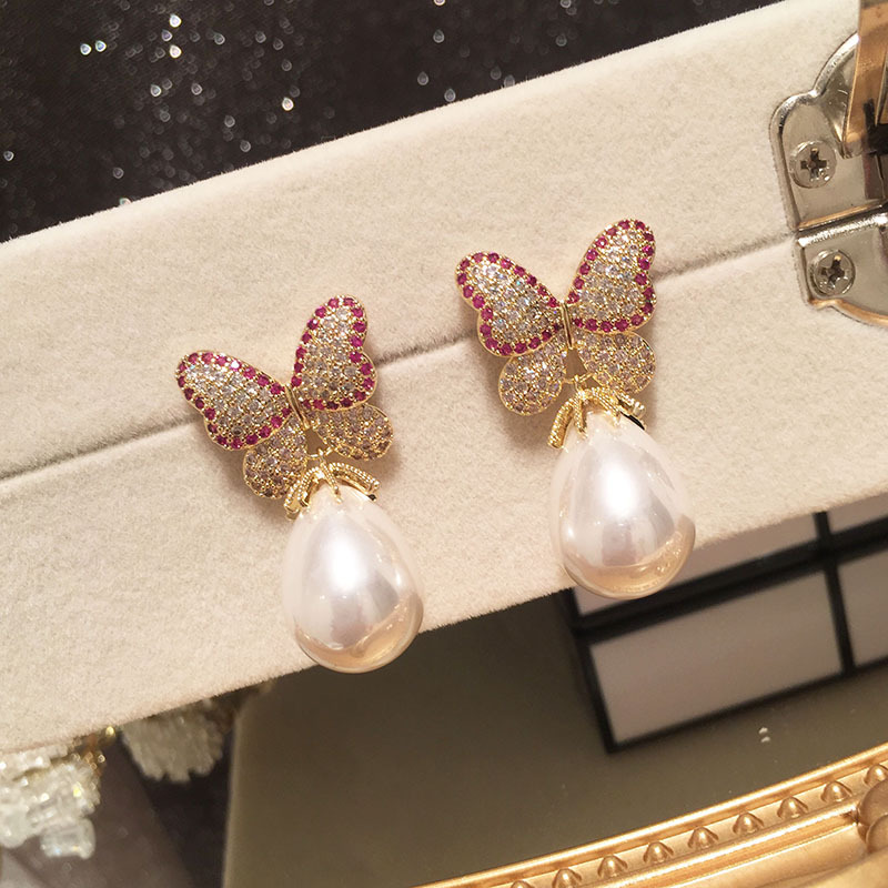 Butterfly pearl earrings, sweet and elegant, super fairy-like, exaggerated and trendy on Instagram. S925 silver needle long tassel earrings Application Scenario