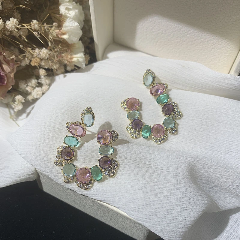 Baroque colored zircon earrings, simple and elegant in style, trendy in Instagram, gradient retro transparent, super fairy-like candy flower earrings detail image 2