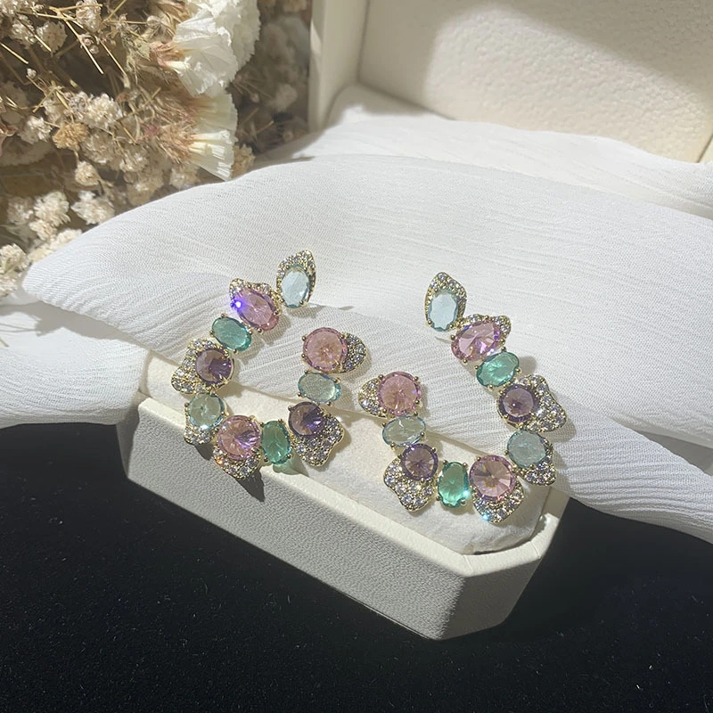 Baroque colored zircon earrings, simple and elegant in style, trendy in Instagram, gradient retro transparent, super fairy-like candy flower earrings detail image 3