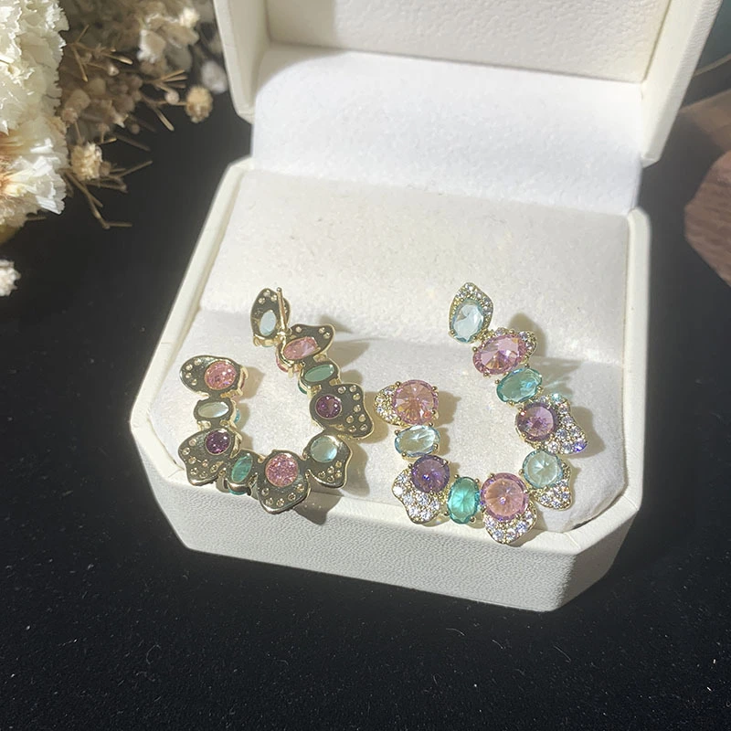 Baroque colored zircon earrings, simple and elegant in style, trendy in Instagram, gradient retro transparent, super fairy-like candy flower earrings detail image 4