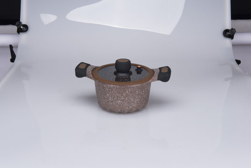 16 Stockpot full figure