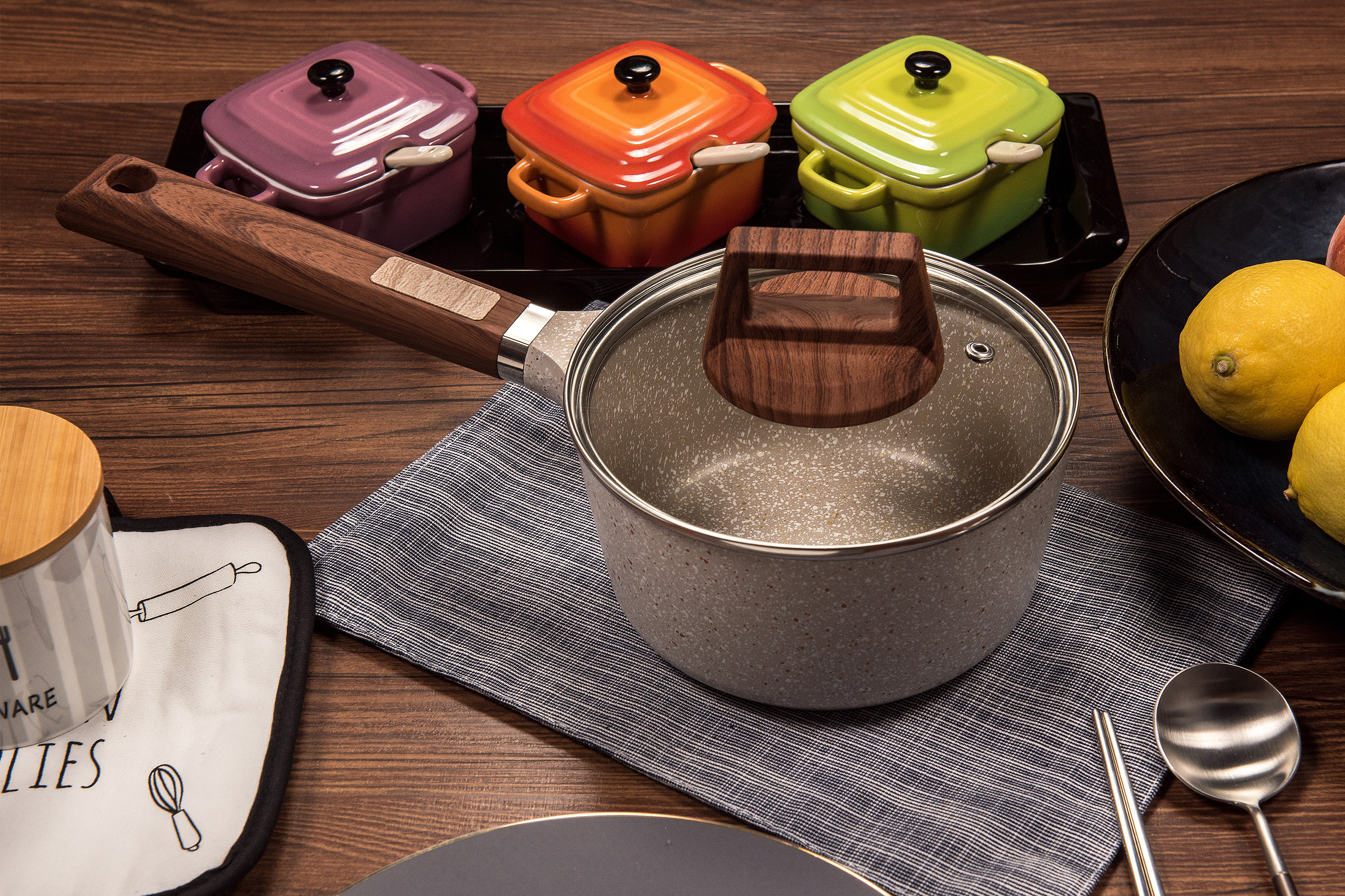 Tourmaline non-stick pan, die-cast aluminum pan, frying pan and soup pot details Picture