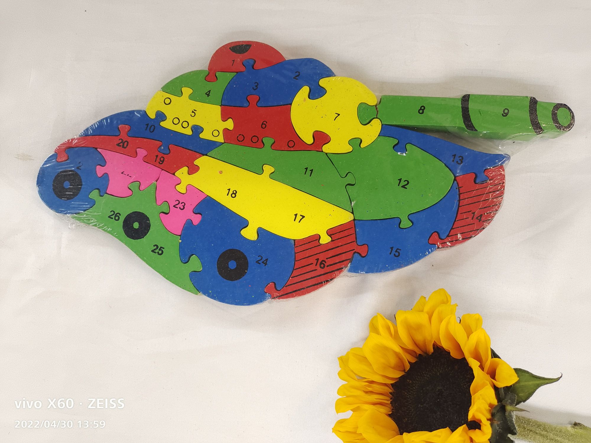 Early education and intelligence teaching aid tank