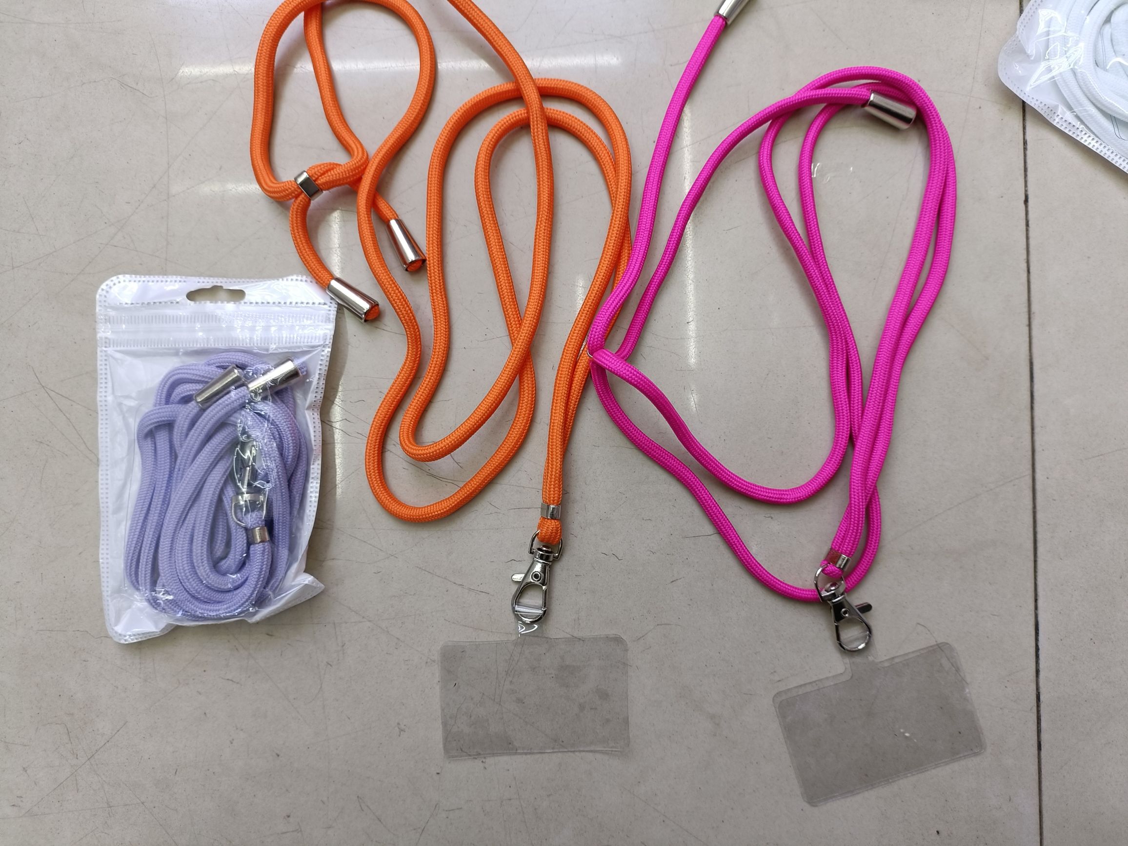 手机挂绳/卡片挂绳白底实物图